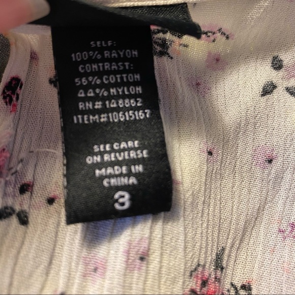 ✨torrid floral print gauze lace inset top✨ - Picture 4 of 4